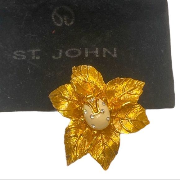 Vintage St. John Gold Brooch With Enamel Ladybug - Picture 2 of 11